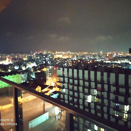 Vip Avalon City リヴィウ エクステリア 写真