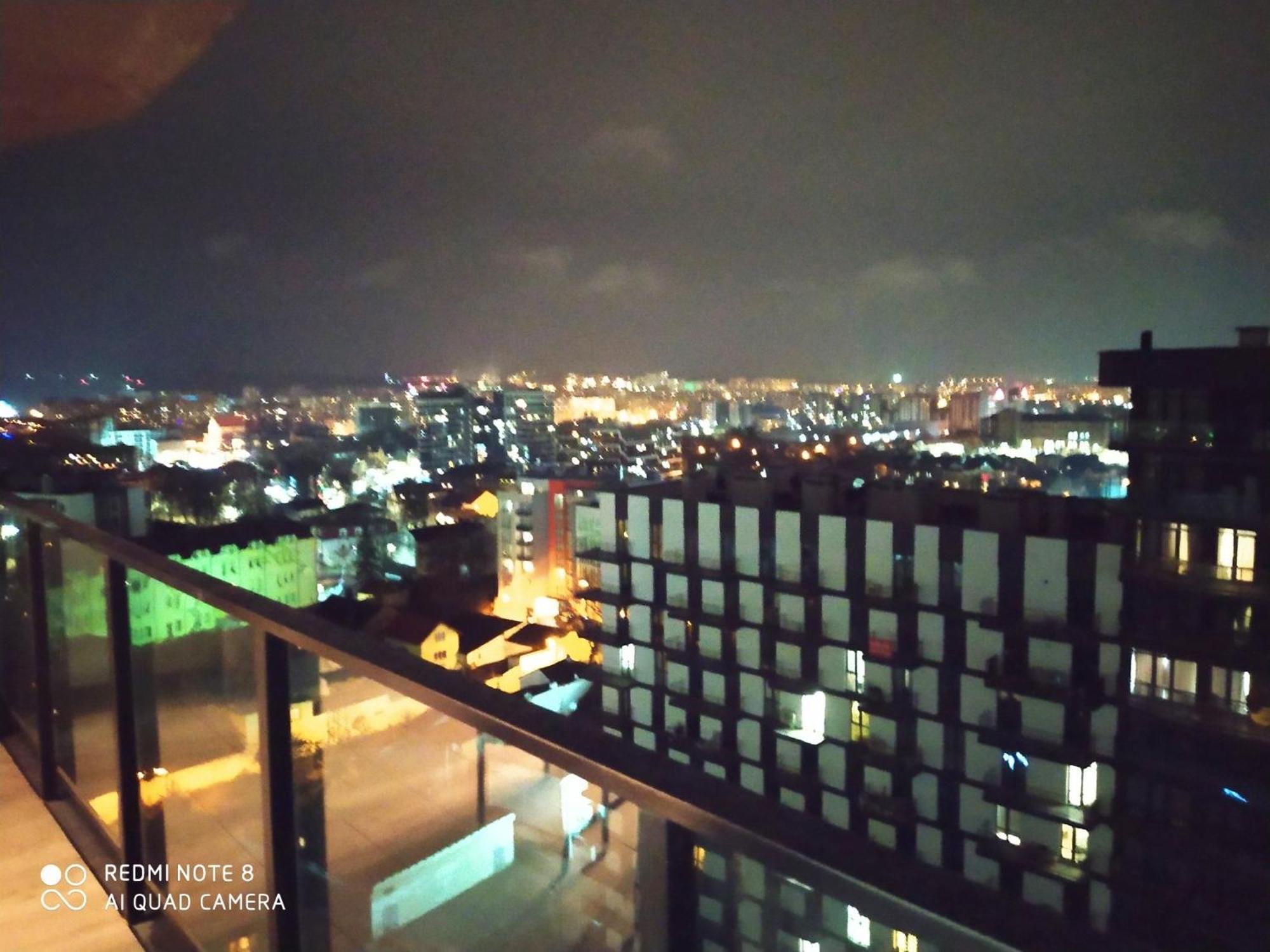 Vip Avalon City リヴィウ エクステリア 写真